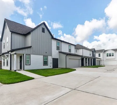 100116060_58_hdp_lakewoodmanor_ext_bldg10-EDITED